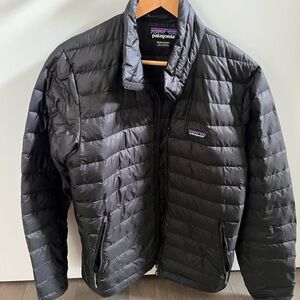 Patagonia Black Quilted Puffer Jacket men’s medium - two repair patches